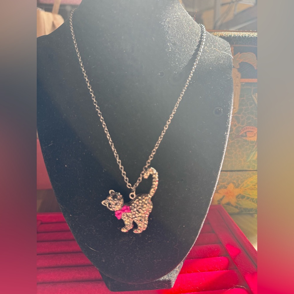 Elegant Cat Pendant Necklace